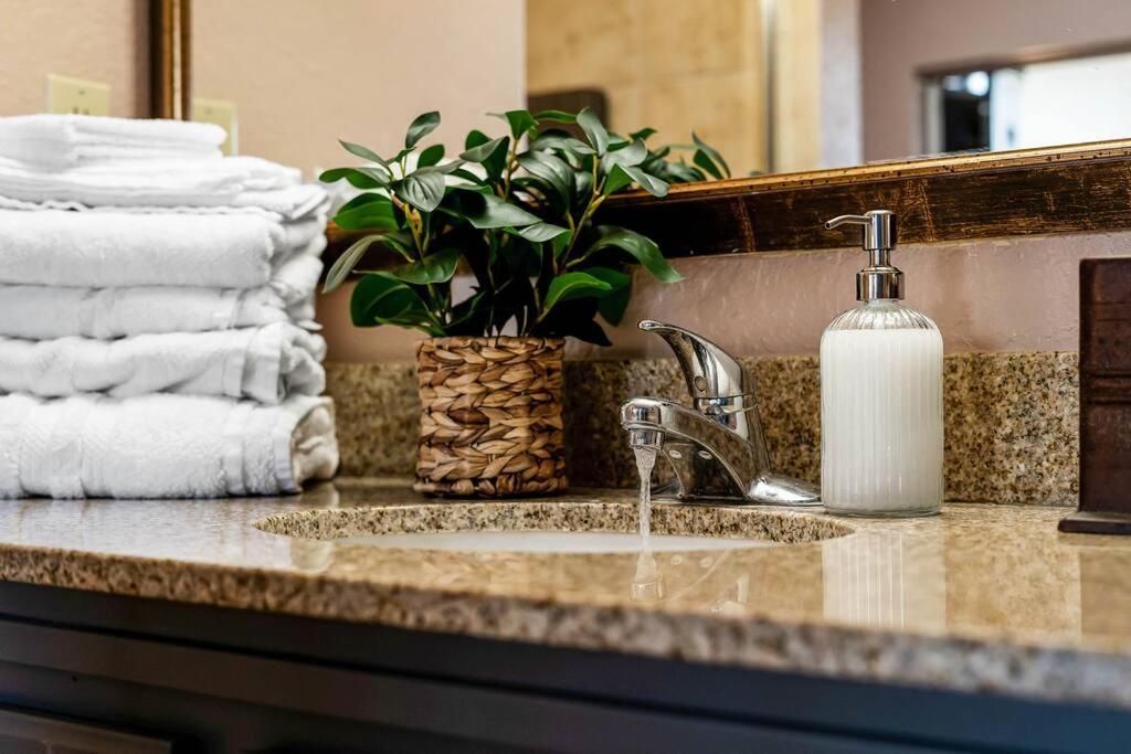Designer Corner Suite 3Br/2Ba - Disney, Universal, Convention Center & Seaworld Орландо Екстериор снимка